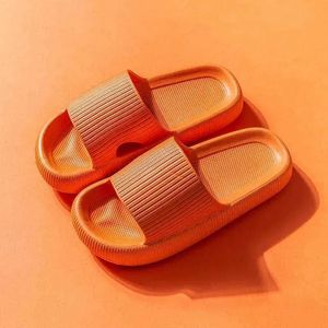 Glissement de pantoufle de sandale d'été designer