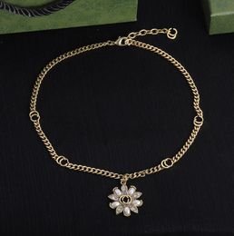 Diseñador Sol Flor Collares pendientes Mujeres Diamante Floral Letras entrelazadas Collar Cadena para mujer Señora Joyería del banquete de boda