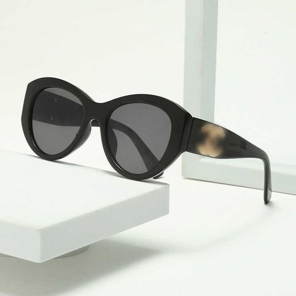 Gafas de sol de diseño 2024 Pequeños ojos fragantes de moda y personalizados Gafas de sol para mujeres Gafas de sol en la calle conductora al aire libre
