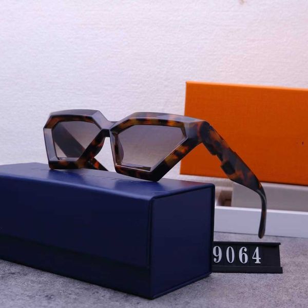 Lunettes de soleil de créateurs 24 lunettes de soleil pour femmes New Cat Eye personnalisé mode Instagram Stracles Sunglasses Trendy Street Shooting Cross Mirror Style