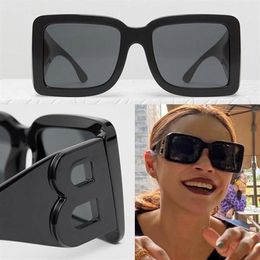 Designer-Sonnenbrille 4312 Quadratischer Plattenrahmen Große Doppel-B-Buchstabenbeine Einfache Männer Frauen Modestil Gute UV400-Brille266x