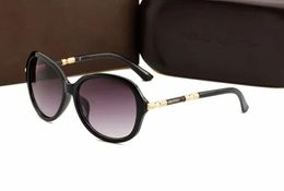 Lunettes de soleil de créateurs Lunettes de marque Outdoor Shades PC Filme Fashion Classic Dames Miroirs de lunettes de soleil de luxe pour femmes 3017