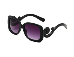 Gafas de sol de diseñador Gafas de marca Gafas para exteriores UV400 Farme Fashion Classic Ladies Luxury Sunglass Mirrors para mujeres P027