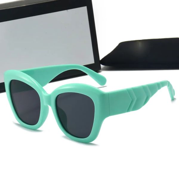 lunettes de soleil design lunettes de soleil œil de chat femmes mode UV400 monture carrée nuances lignes géométriques tempes larges lunettes de plage surdimensionnées lunettes de conduite en gros