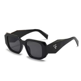 Lunettes de soleil designer Classic Eyeglass Goggle Outdoor Beach Sun Sunes For Man Woman Mix Color Facultatif Triangular Signature 263E