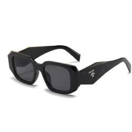 Lunettes de soleil designer Classic Eyeglass Goggle Outdoor Beach Sun Sunes For Man Woman Mix Color Facultatif Triangulaire Signature Box253F
