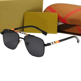 Gafas de sol de diseñador Gafas clásicas Gafas de sol de playa al aire libre para hombre Mujer Color de mezcla Opcional Firma triangular 398