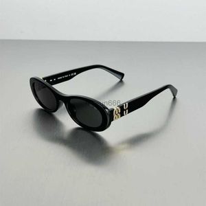 Lunettes de soleil de créateurs Classic Eyeglass Goggle Miao Nouvelles lunettes de soleil ovales 06Z Lunettes de soleil à la mode et aux femmes avancées