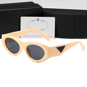 Lunettes de soleil de créateurs Classic Eyeglass Goggle Outdoor Beach Sun Glasses for Man Woman Mix 16Color Signature triangulaire en option 2023