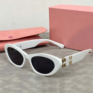 Gafas de sol de diseñador Gafas de sol famosas Gafas de sol tipo ojo de gato para mujeres Marco pequeño Tendencia Hombres Regalo Playa Sombras Protección UV Gafas polarizadas con caja Gafas de sol rojas