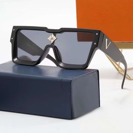 Gafas de sol de diseñador para mujer Gafas de moda Rectángulo Grande Marco completo Diseño de letras Hombre Mujer 5 Opción T Ely Monedero Louiselies Vittonlies 42MF