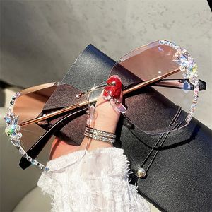 Gafas de sol de diseñador para mujer 2023 Diseño de marca de lujo Vintage sin montura Gafas de sol con diamantes de imitación Mujeres Hombres Moda Gradiente Lente Gafas de sol Tonos para mujer