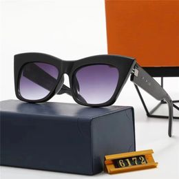 Gafas de sol de diseñador para mujeres y hombres Modelo de moda Especial UV400 Letras de protección Pierna grande Marco de doble haz Diseño de lujo al aire libre Gafas de sol para mujer S6172