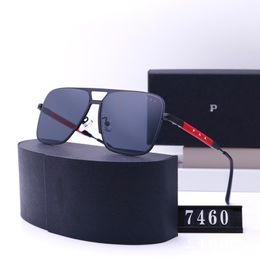 Gafas de sol de diseñador para mujeres anteojos clásicos gafgle al aire libre beach metal gafas para hombre mezcla mujer color opcional firma triangular con caja