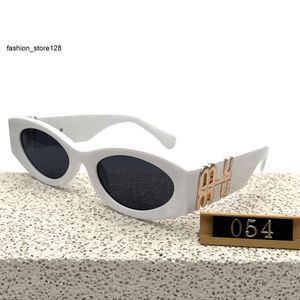 Gafas de sol de diseñador para mujeres Gafas y hombres Modelo de gafas de sol Especial UV 400 Carta de protección Pierna grande Marco de doble haz Marcas al aire libre Patas de PC Gafas de sol 054A TEVN