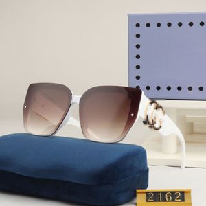 Gafas de sol de diseñador para mujeres Gafas de lujo Personalidad Popular Gafas de sol de metal vintage con caja con caja