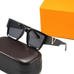 Designer zonnebril voor dames Mans zonnebril Prachtige zonnebril Goggle Adumbral 7 kleuroptie Letters Brillen Strand UV400