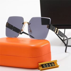 Lunettes de soleil de concepteur pour femmes hommes chaîne avec lunettes de soleil mode lunettes de soleil classiques luxe polarisé pilote PC cadre surdimensionné UV400 lunettes 7710