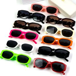 Lunettes de soleil de designer pour femmes lunettes de soleil pour hommes lunettes de soleil de mode Couleurs noires Plein cadre Lunettes de vue polarisées UV400 Goggle Adumbral nuances de plage