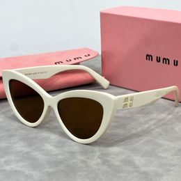 Lunettes de soleil de créateurs pour les femmes de lunettes populaires de la femme Summer Unisexe Fashion Metal Sun Glasses avec Images Box Très beau cadeau 6 Color 2024