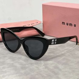 Designer zonnebril voor dames S POBUIEKE BRIEF Summer UNISEX -bril Mode metalen zonnebril met afbeeldingen met afbeeldingen Zeer mooi cadeau 6 kleur 2024