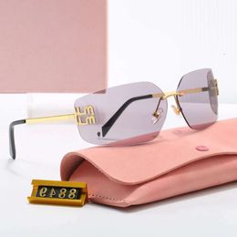 Gafas de sol de diseñador para mujeres lentes curvas sin borde simples lentes curvas y lentes hermosos cómodos tonos sin marco 1066