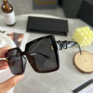 Lunettes de soleil de designer pour femmes Y095 Tourist Oval Sunglass Luxe Mode Vintage Polarized Lettres surdimensionnées Nuances senior Protection UV