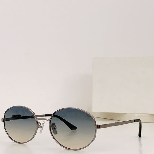 Gafas de sol de diseñador para mujeres y hombres, las mismas gafas de sol de lujo que Lisa Triomphe, foto de calle en la playa, grandes gafas de sol, montura completa de metal con caja de regalo de 57 mm