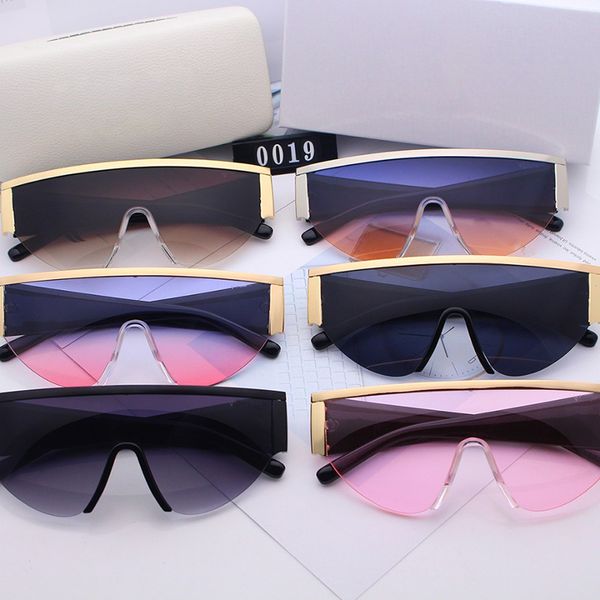 Lunettes de soleil de créateurs pour lunettes de style de style technologique pour femmes lunettes de luxe semi-monnaie conduisant des lunettes de soleil haute définition