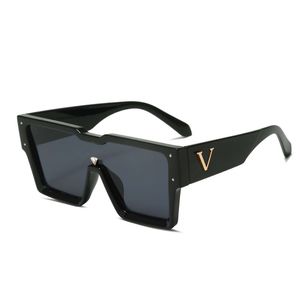 Designer Lunettes de soleil Lettre de lunettes de soleil polarisées Personnalité UV Men de manière résistante Femmes Goggle Retro Square Soleil Verre Casual Epices avec boîte Très belle