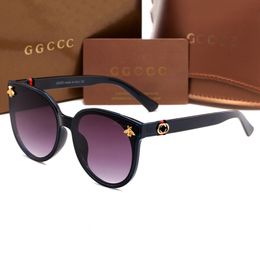 Gafas de sol de diseñador para hombres anteojos para al aire libre marco de puts de la moda clásica dama ggiye gafas espejos para mujeres con caja