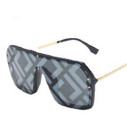 Designer zonnebrillen Heren brillen PC-lens Volledig frame UV400 Zonbestendig Damesmode Bril Afdrukken F Oversize Adumbral voor strand buiten