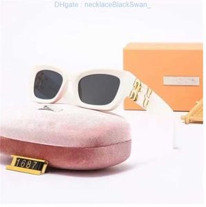 lunettes de soleil design miu personnalité miroir jambe métal grande lettre design multicolore marque miui lunettes usine sortie promotionnel spécial BJCH