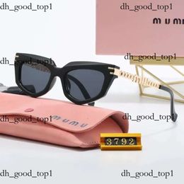 Lunettes de soleil design Miuity Miu Lunettes de soleil Personnalité Miroir Jambe Métal Grande Lettre Design Multicolore Marque Miui Lunettes Usine Promotionnelle Spécial Loewee 895