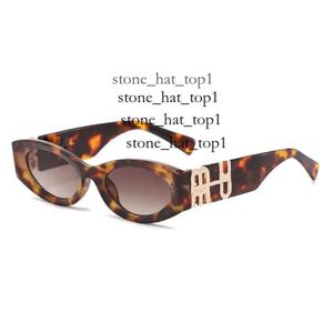 Lunettes de soleil design Miuity Miu Lunettes de soleil Personnalité Miroir Jambe Métal Grande Lettre Design Multicolore Marque Miui Lunettes Factory Outlet Promotionnel Spécial 1243