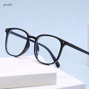 lunettes de soleil design La nouvelle TR90 est une monture polyvalente à la mode pour les hommes et les femmes.les lunettes anti-lumière bleue sans fioritures peuvent être assorties à différents degrés
