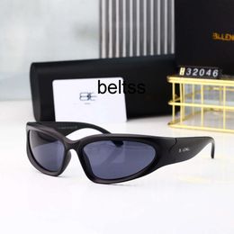 Lunettes de soleil design Sports de plein air Miroir de cyclisme Hommes Européens et américains Dames Filles chaudes Super Cool Lunettes de soleil Technologie Mode Personnalité Hip Hop Miroir