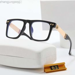 Diseñador vercaces Gafas de sol en el extranjero Nuevas gafas de sol para hombres y mujeres Cuadrado Cabeza de fantasía Espejo plano Clásico Viajes Moda Gafas ópticas 02