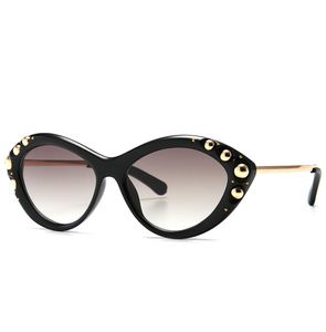 Lunettes de soleil design cloutées Cateye Lunettes de soleil Cat Eye Charm Lunettes de soleil Accessoires de mode tendance Lunettes de soleil modernes Eyeglasses8259622