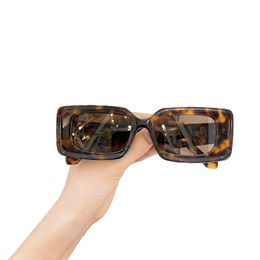 lunettes de soleil design femme Lw 40104U lunettes de soleil rectangulaires pour femmes lunettes de soleil design hommes célèbres à la mode classique rétro marque de luxe lunettes valentino
