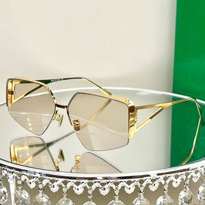 Designer Lunettes de soleil Womans Metal Frame Tripod Longs Lamans Fashion Luxury Texture sexy