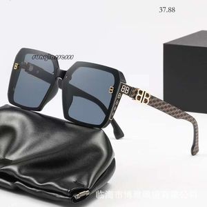 Heren Zonnebrillen Women 2024 Nieuwe mode -unisex zonnebrillen geschikt voor het besturen van vissen BB -stijl groot frame metaal