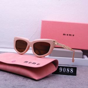 Lunettes de soleil design Femmes Marque Lettre MI Lunettes Rose Mode Femme Nuances Mens Classic Cat Eye Lunettes Lunettes de soleil multicolores Accessoires de vacances