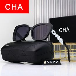 Lunettes de soleil de créateurs Femmes Chanells Man Fashion Recandle Louilles de luxe avec diamant UNisexe UV Protection Sunglass Box