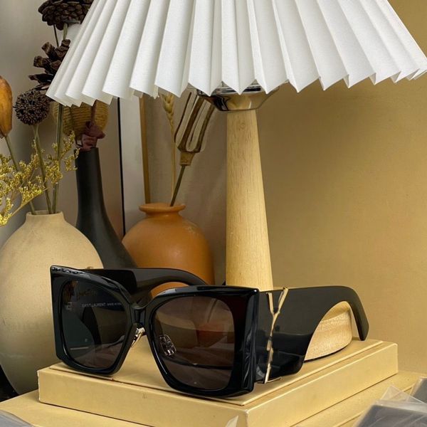 Gafas de sol de diseñador Mujeres Hombres Gafas de sol Gafas de lujo Marco Carta Gafas de sol Moda Polarizadas Sombras senior Protección UV Anteojos Hacer la cara más pequeña