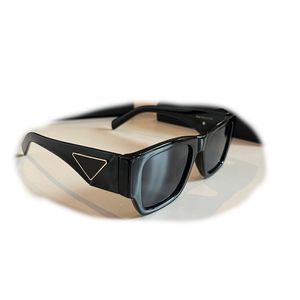 Lunettes de soleil design femmes hommes triangle inversé lentille en verre d'impression tendance de la semaine de la mode version de haute qualité Pr001