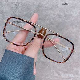 Gafas de sol masculinas Mujeres de colores de color liso Mujeres, versión coreana, TB anti azul de moda, misma caja de estilo, espejo de luz plana de moda para hombres