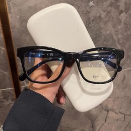 Gafas de sol de diseñador Caja de lentes de lectura para mujeres con letras de moda para hombres Anti azul de marco cuadrado Lentes claros