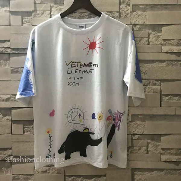 Camisa de sobrevetencia de diseñador Hip Hop Hop Hop Vetements de calidad de gran tamaño Camiseta Camiseta de manga corta Patch de etiqueta grande VTM bordado de bordado blanco rojo s-2xl 148