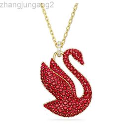 Designer Swarovskis Jewelry Shi Jia 1 1 Modèle d'origine Swan rouge double face avec chaîne de pull